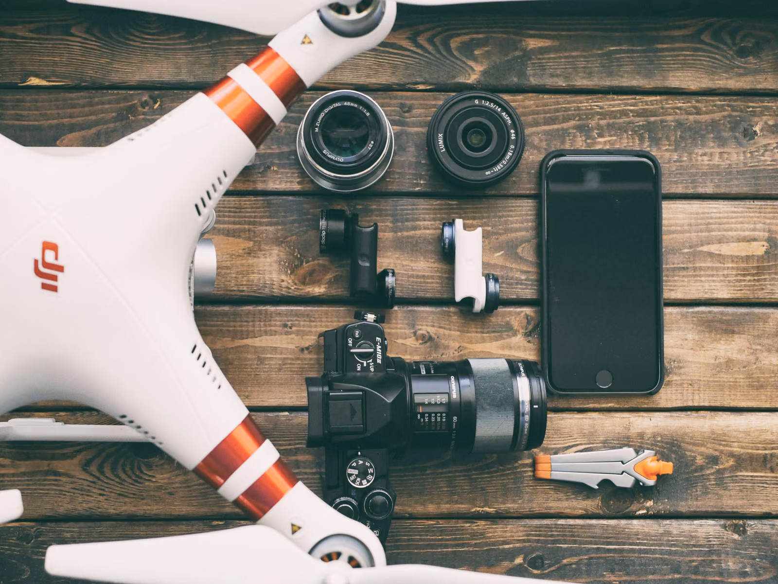 aaron-burden-yFnX8DaC3UM-unsplash (1)