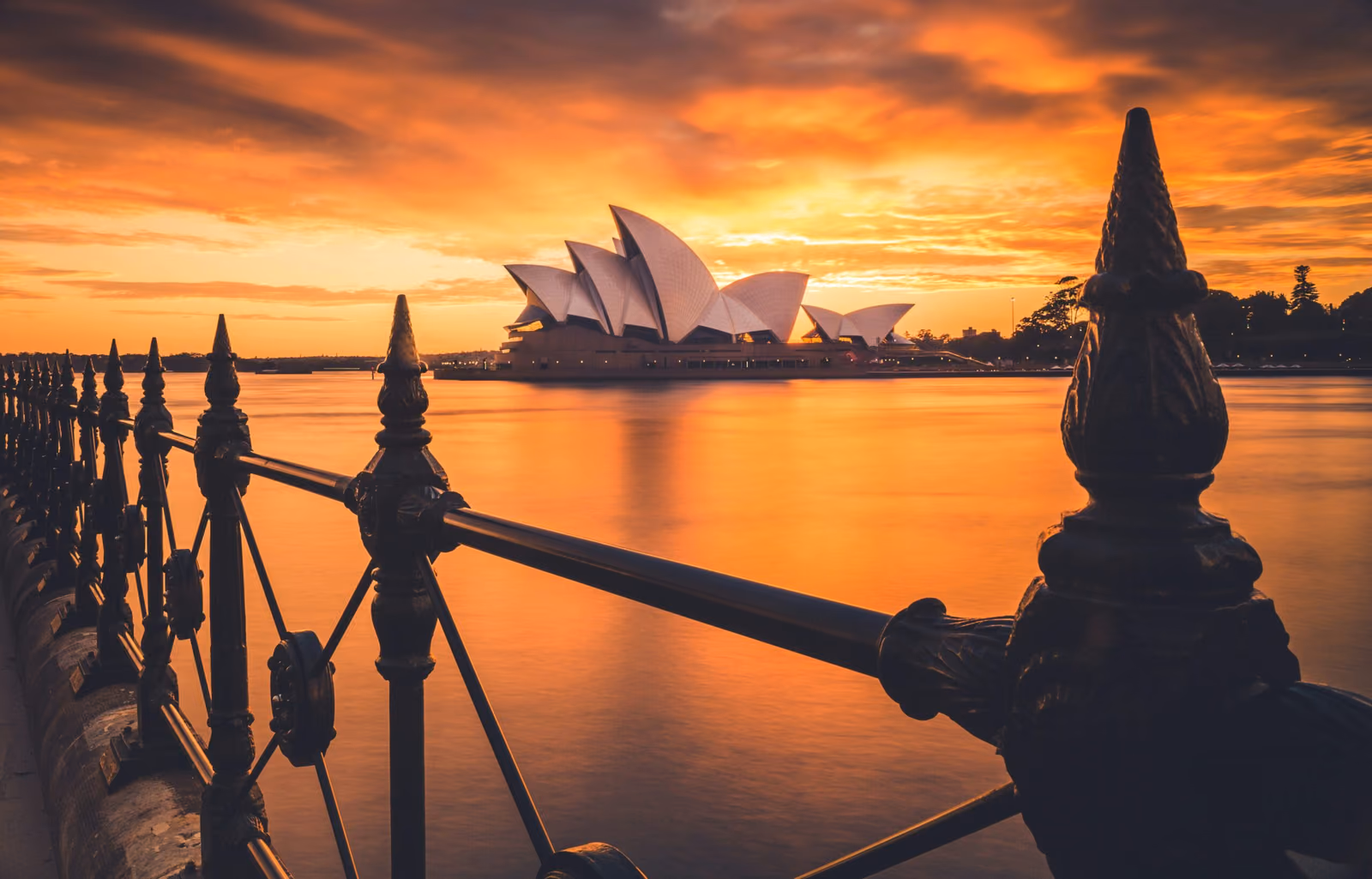 liam-pozz-HZvGtncWvyQ-unsplash