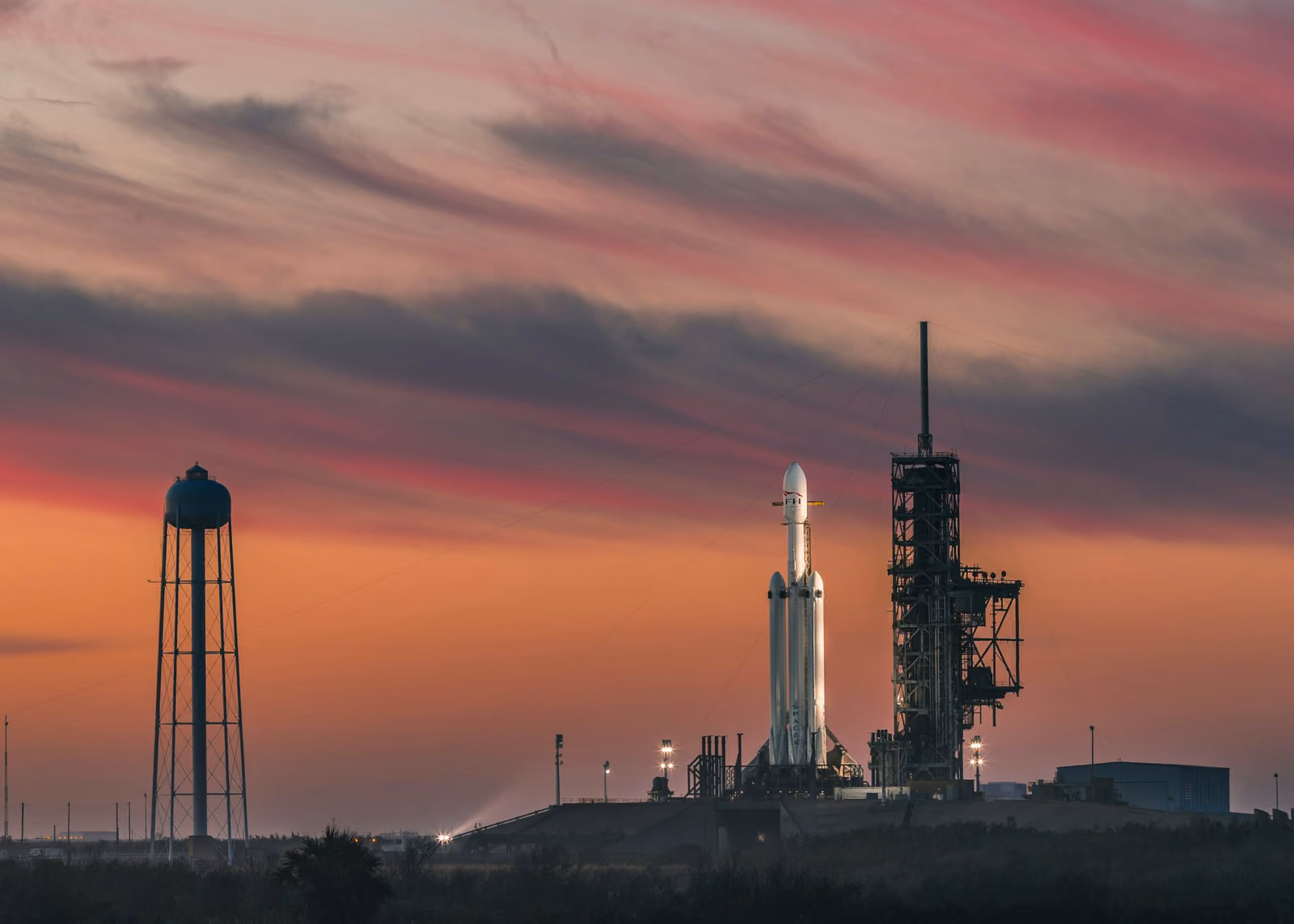 spacex-tKs_2sBoqAg-unsplash