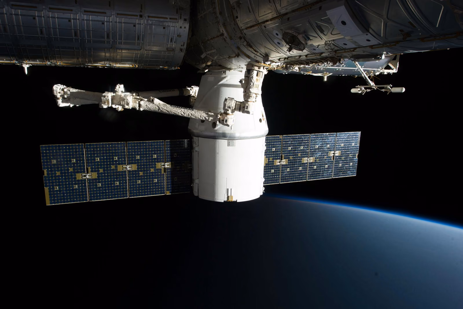 pexels-spacex-586073