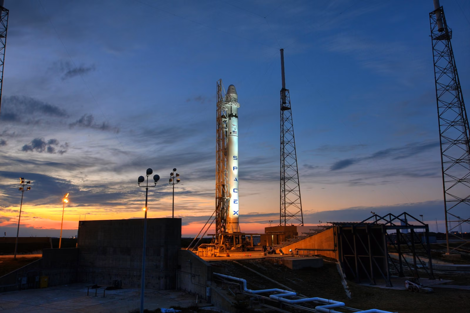 pexels-spacex-586106